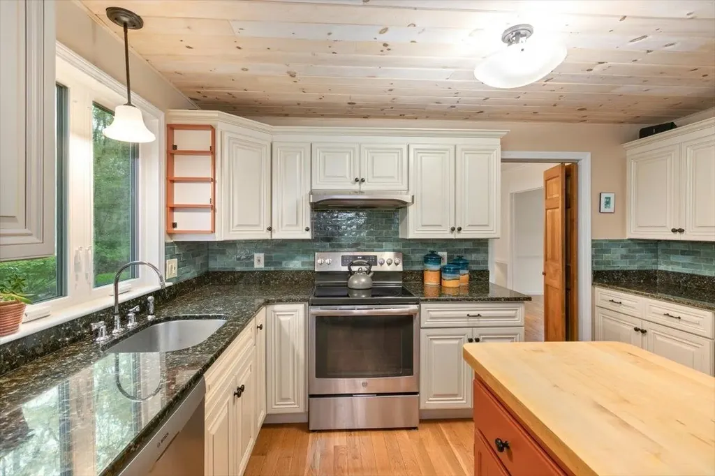 18 Winterberry Drive Amherst NH 03031