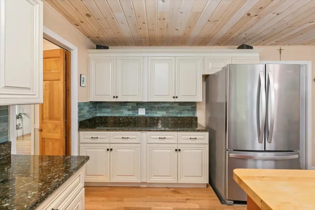 18 Winterberry Drive Amherst NH 03031