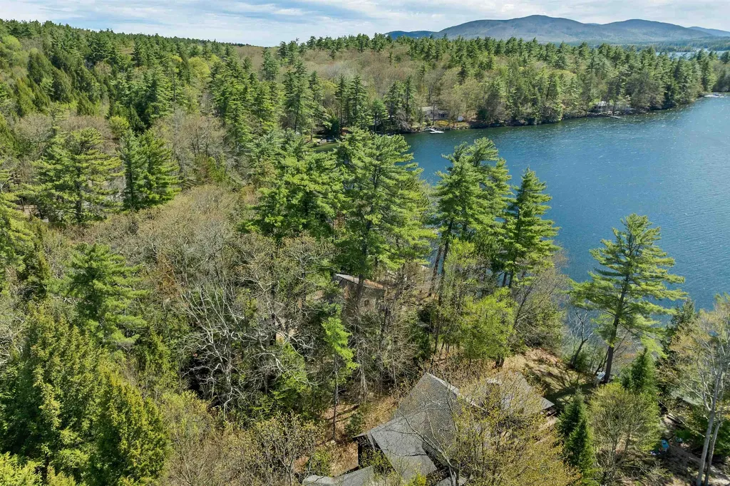 43 Howard Road Holderness NH 03245