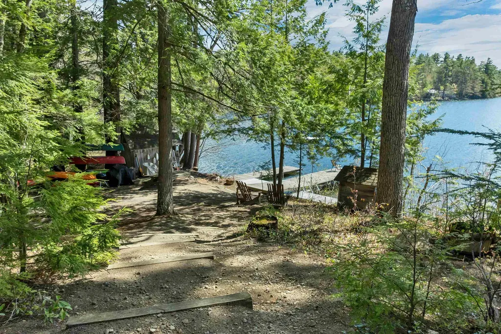 43 Howard Road Holderness NH 03245