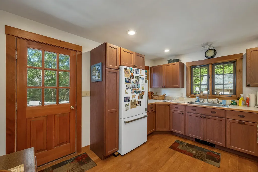 43 Howard Road Holderness NH 03245