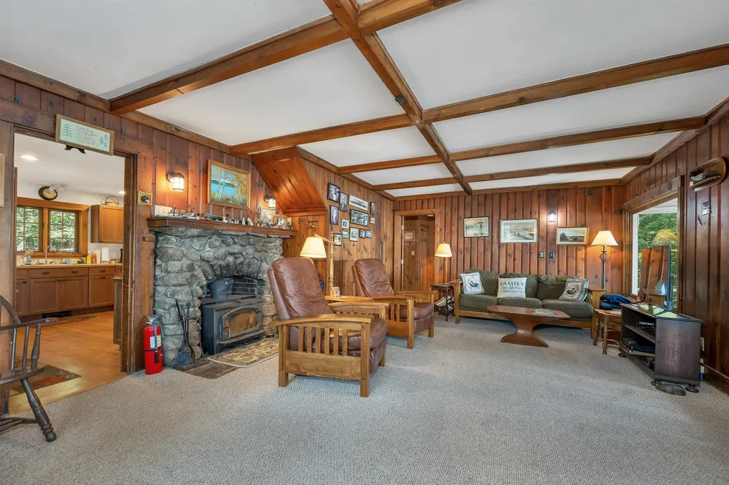 43 Howard Road Holderness NH 03245