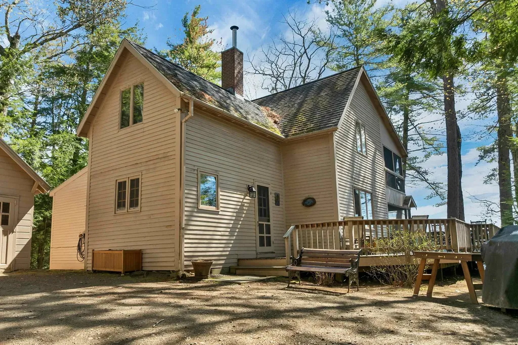 43 Howard Road Holderness NH 03245