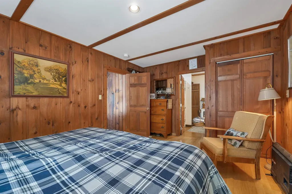 43 Howard Road Holderness NH 03245