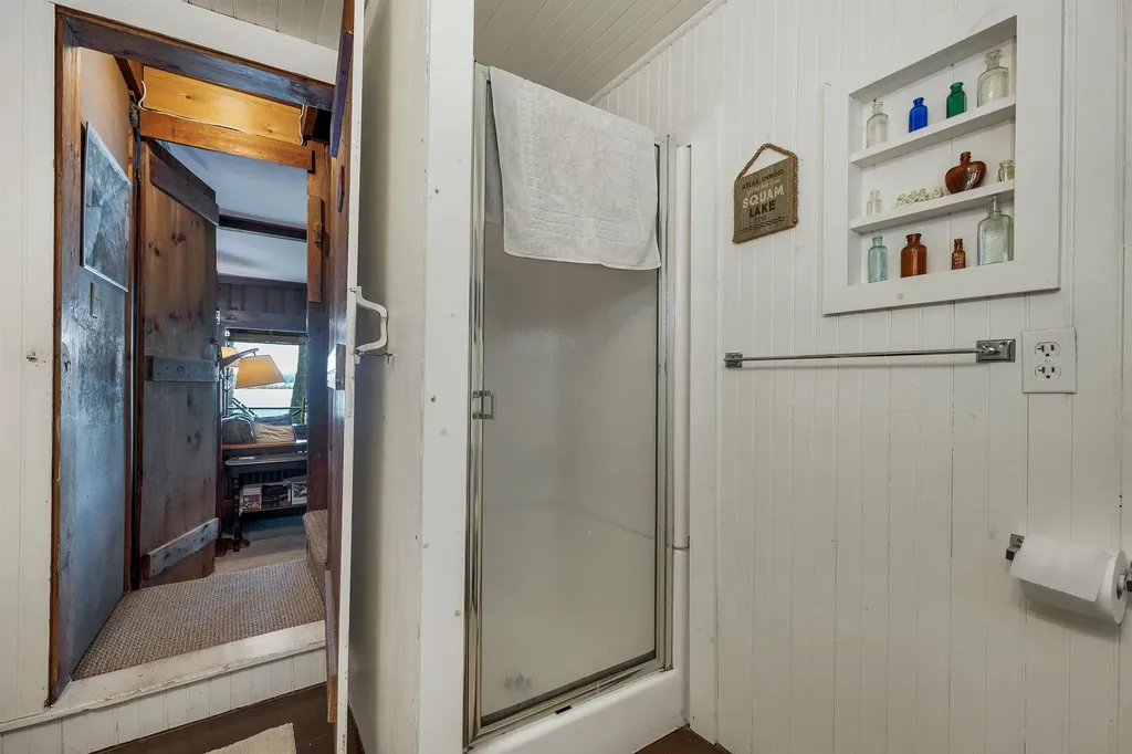 43 Howard Road Holderness NH 03245