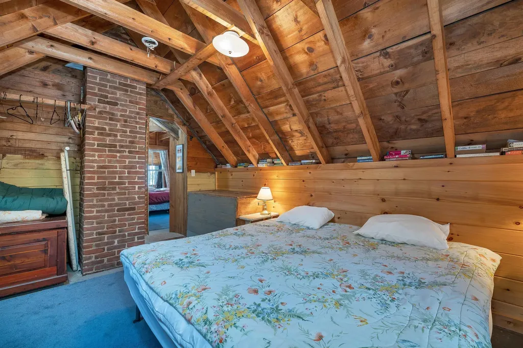 43 Howard Road Holderness NH 03245