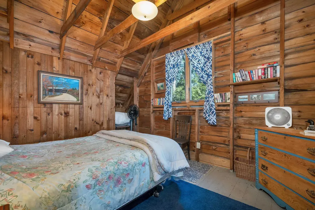 43 Howard Road Holderness NH 03245