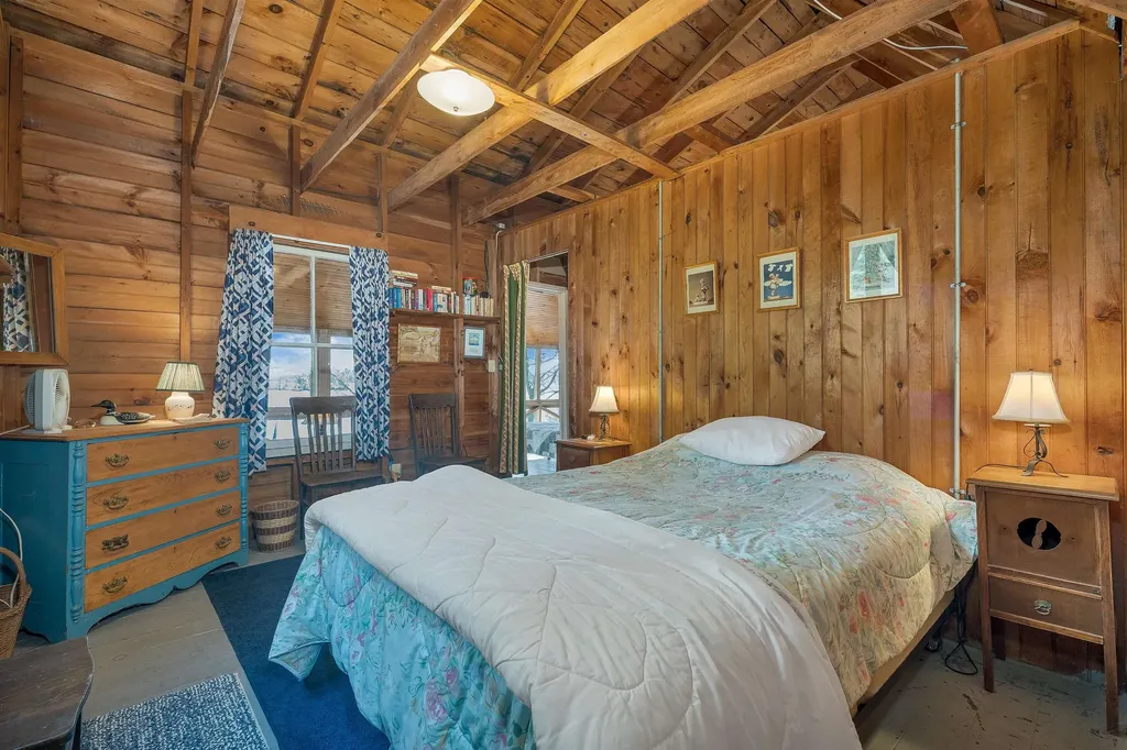 43 Howard Road Holderness NH 03245