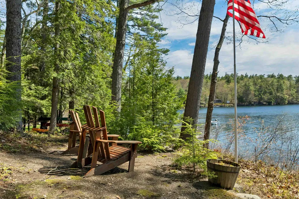 43 Howard Road Holderness NH 03245