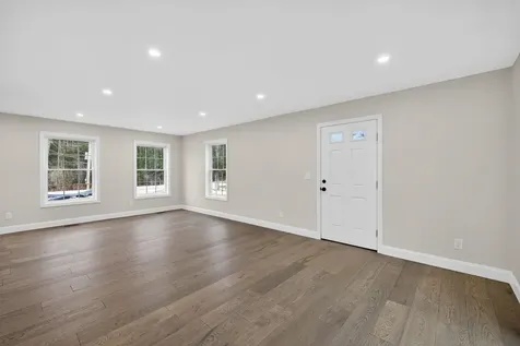 335 Raymond Road Chester NH 03036