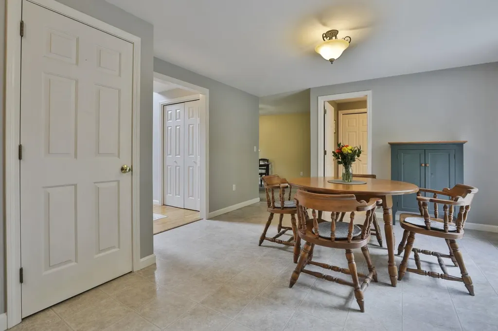 713 Raymond Road Chester NH 03036