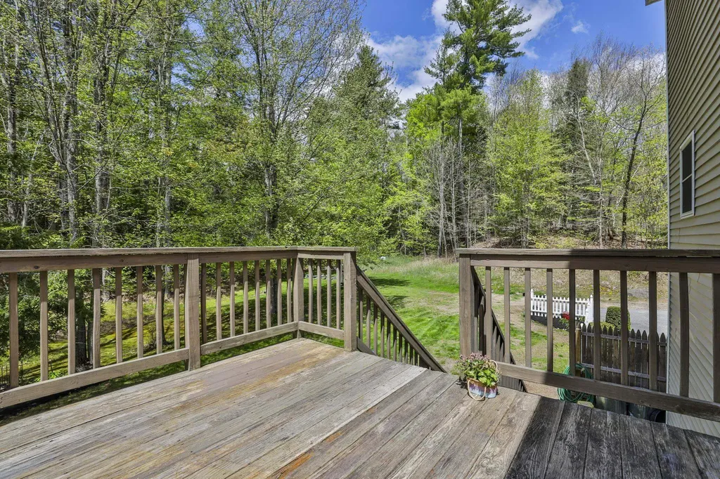 713 Raymond Road Chester NH 03036