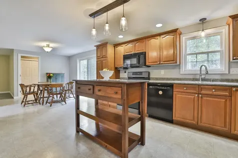 713 Raymond Road Chester NH 03036