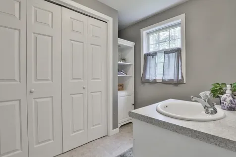 713 Raymond Road Chester NH 03036