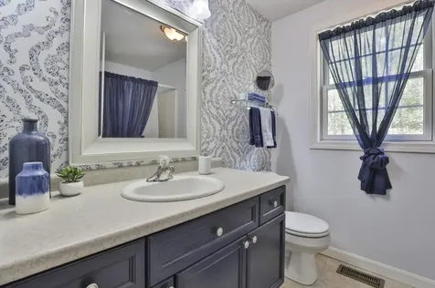 713 Raymond Road Chester NH 03036