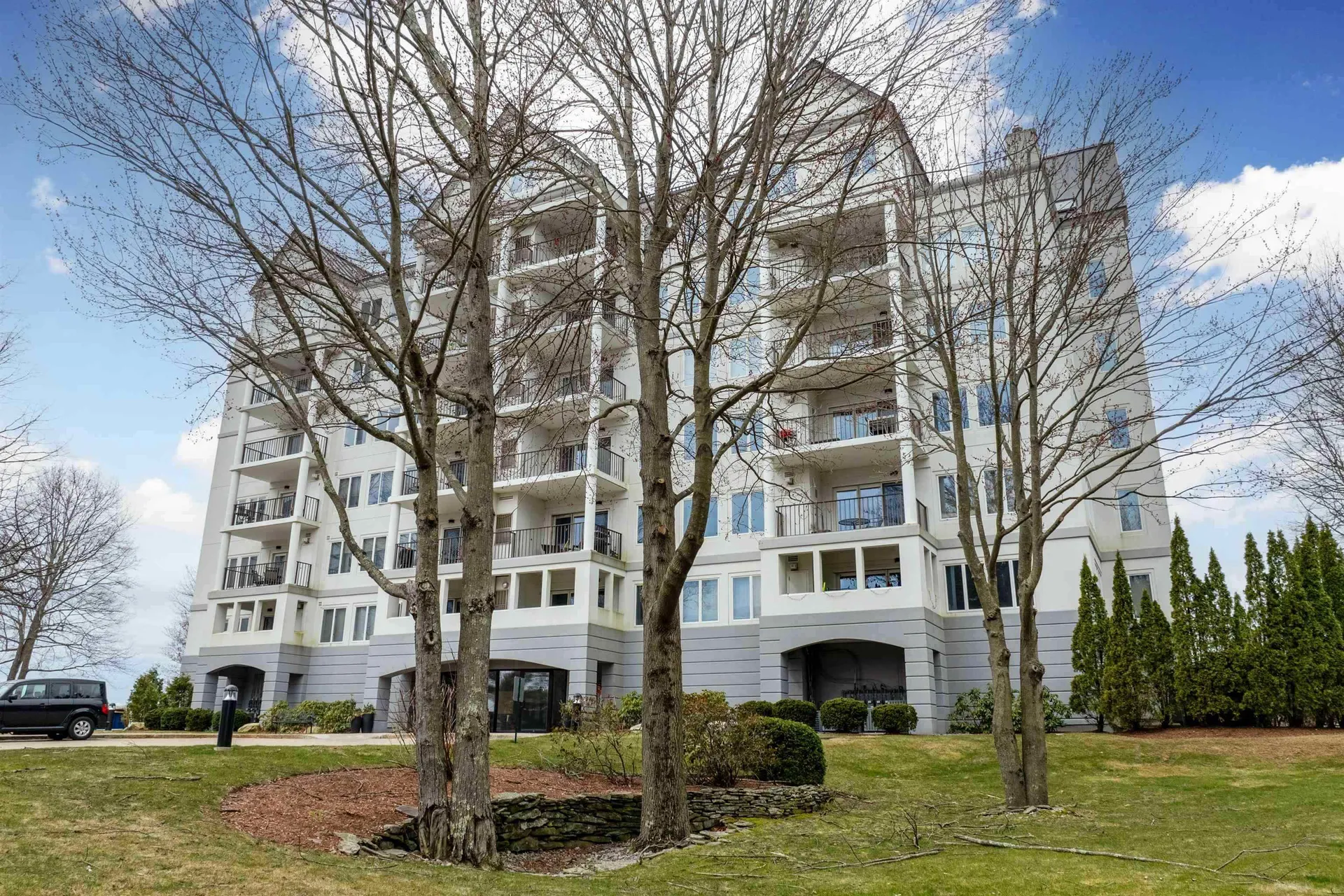 12 Mountain Laurels Drive Nashua NH 03062