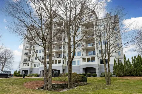 12 Mountain Laurels Drive Nashua NH 03062