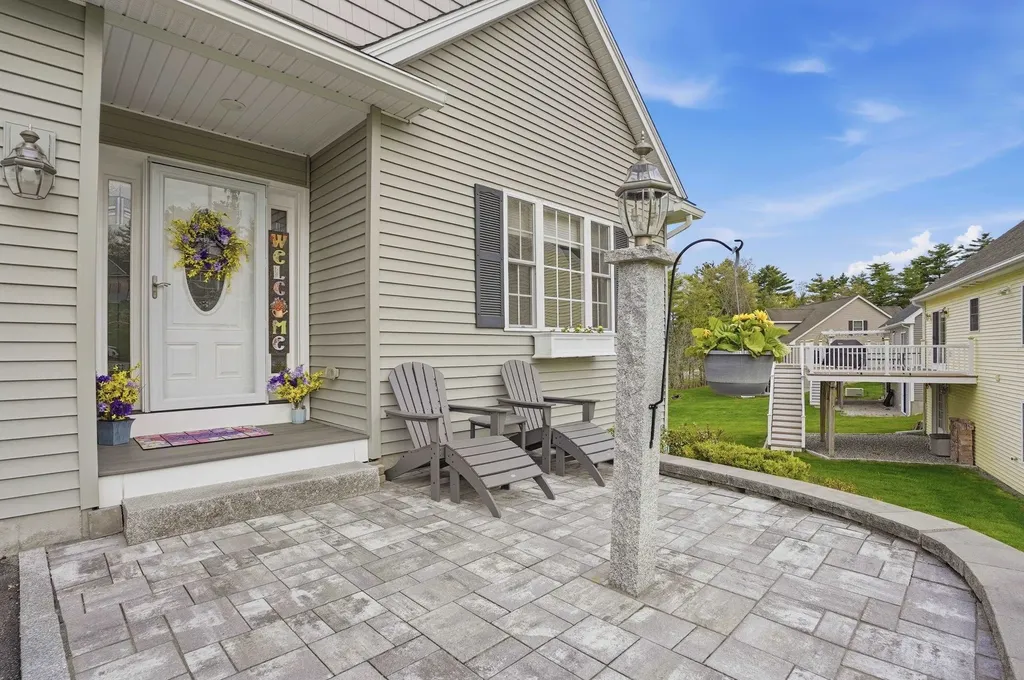 4 Mulligan Way Kingston NH 03848