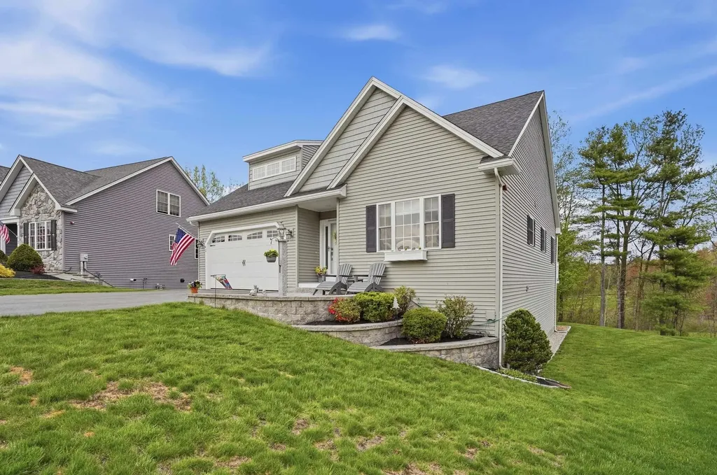 4 Mulligan Way Kingston NH 03848