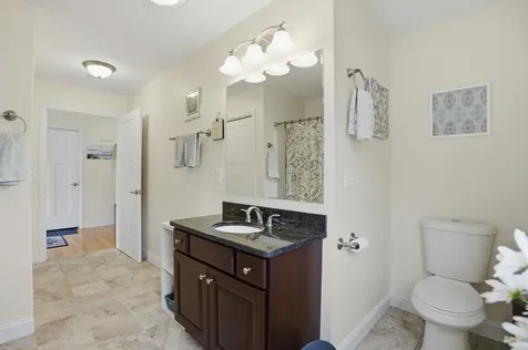 4 Mulligan Way Kingston NH 03848