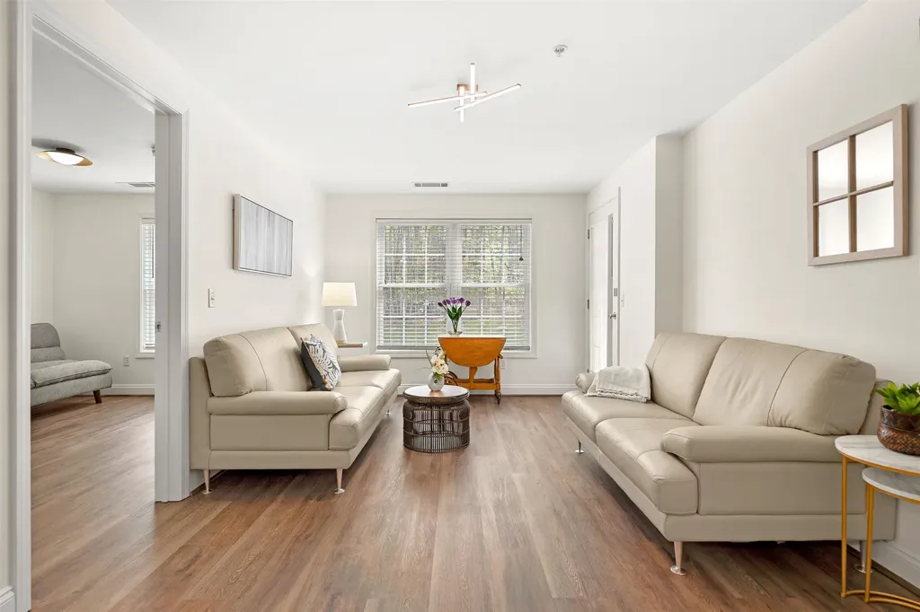 4 Crestview Circle Londonderry NH 03053