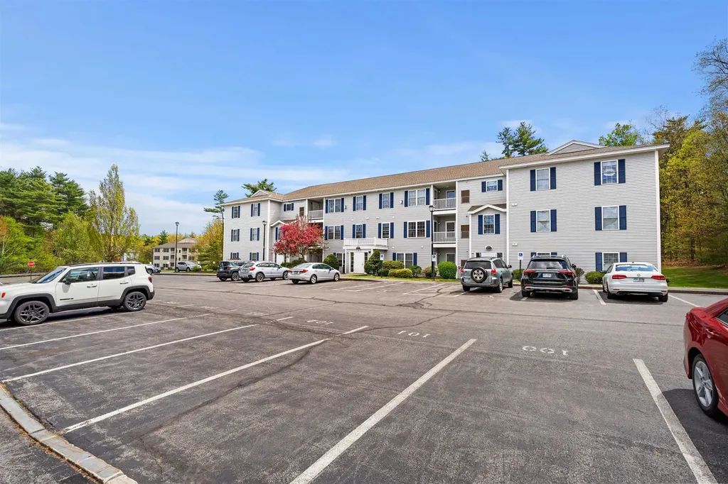 4 Crestview Circle Londonderry NH 03053