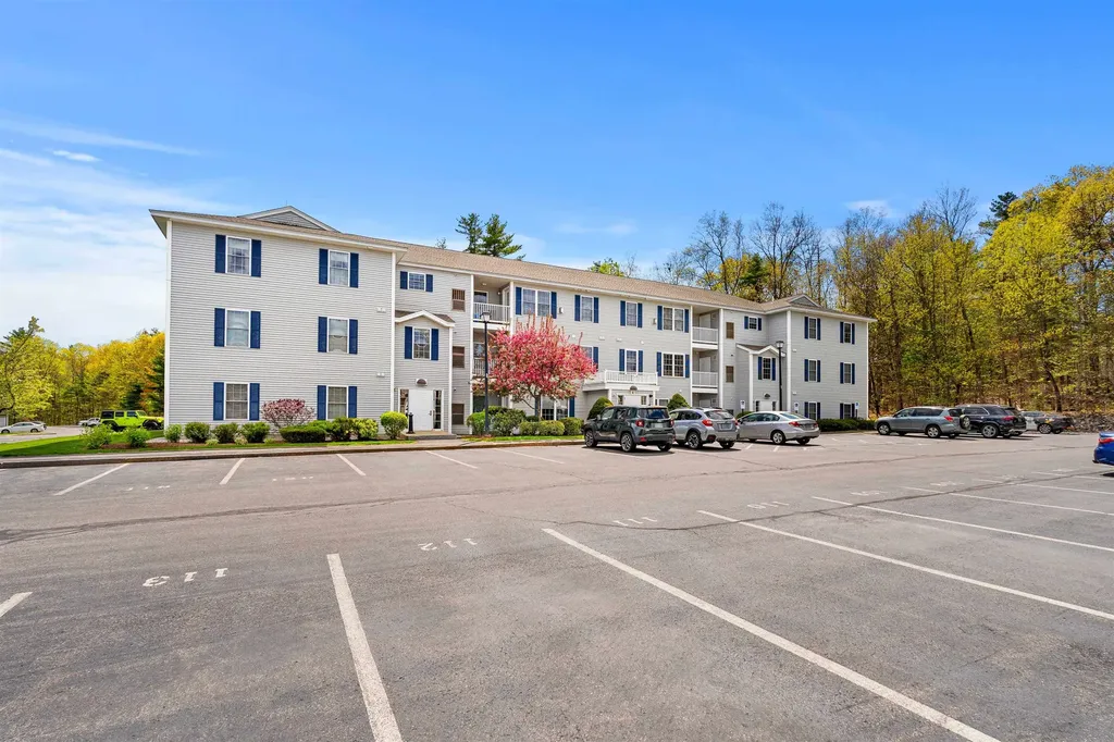 4 Crestview Circle Londonderry NH 03053