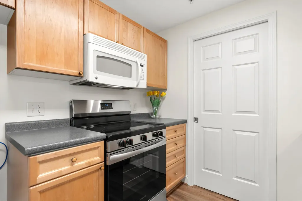 4 Crestview Circle Londonderry NH 03053