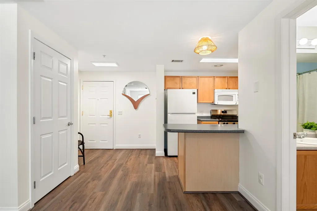 4 Crestview Circle Londonderry NH 03053