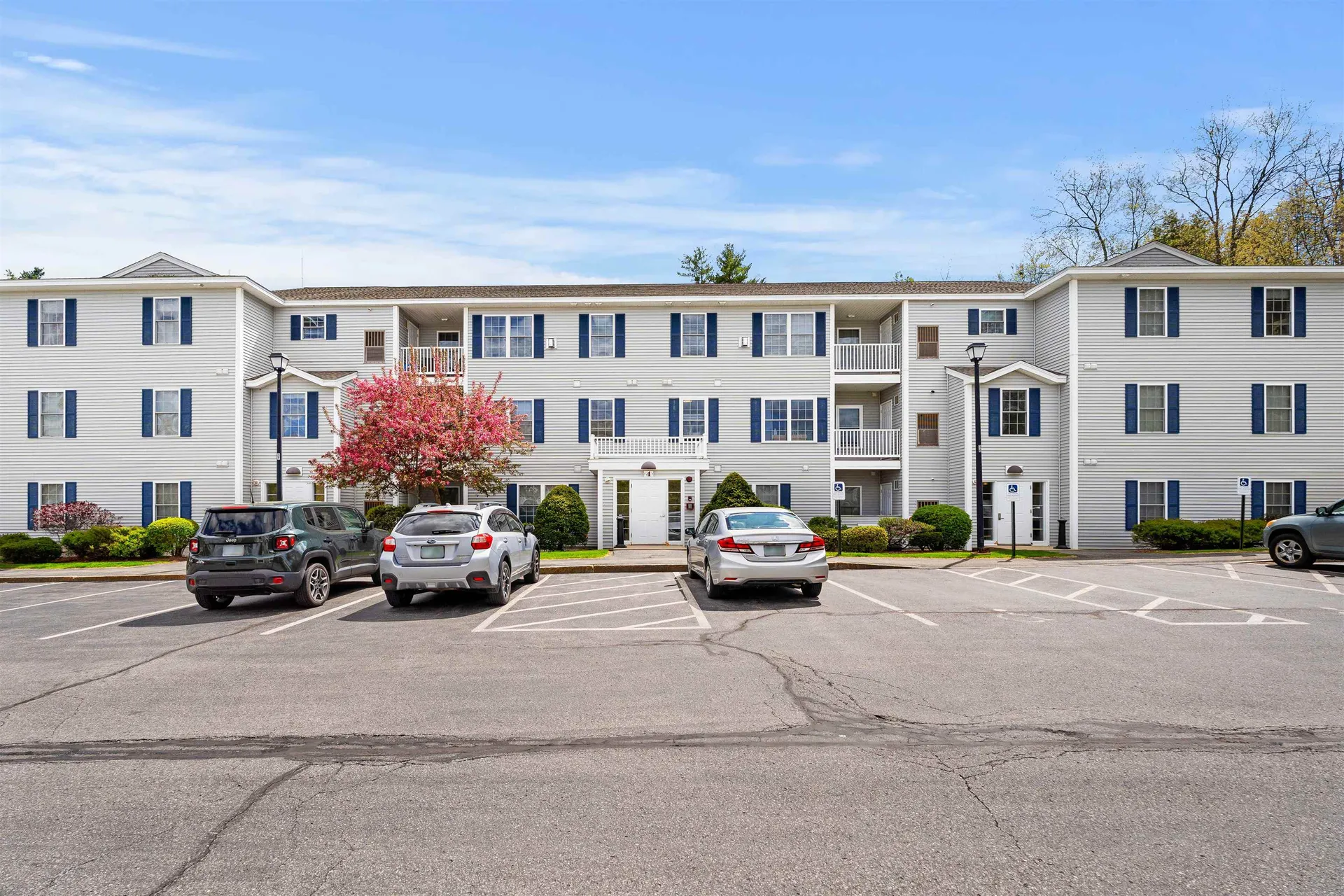 4 Crestview Circle Londonderry NH 03053