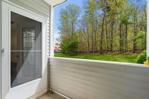 4 Crestview Circle Londonderry NH 03053