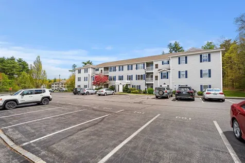 4 Crestview Circle Londonderry NH 03053