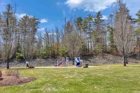 4 Crestview Circle Londonderry NH 03053