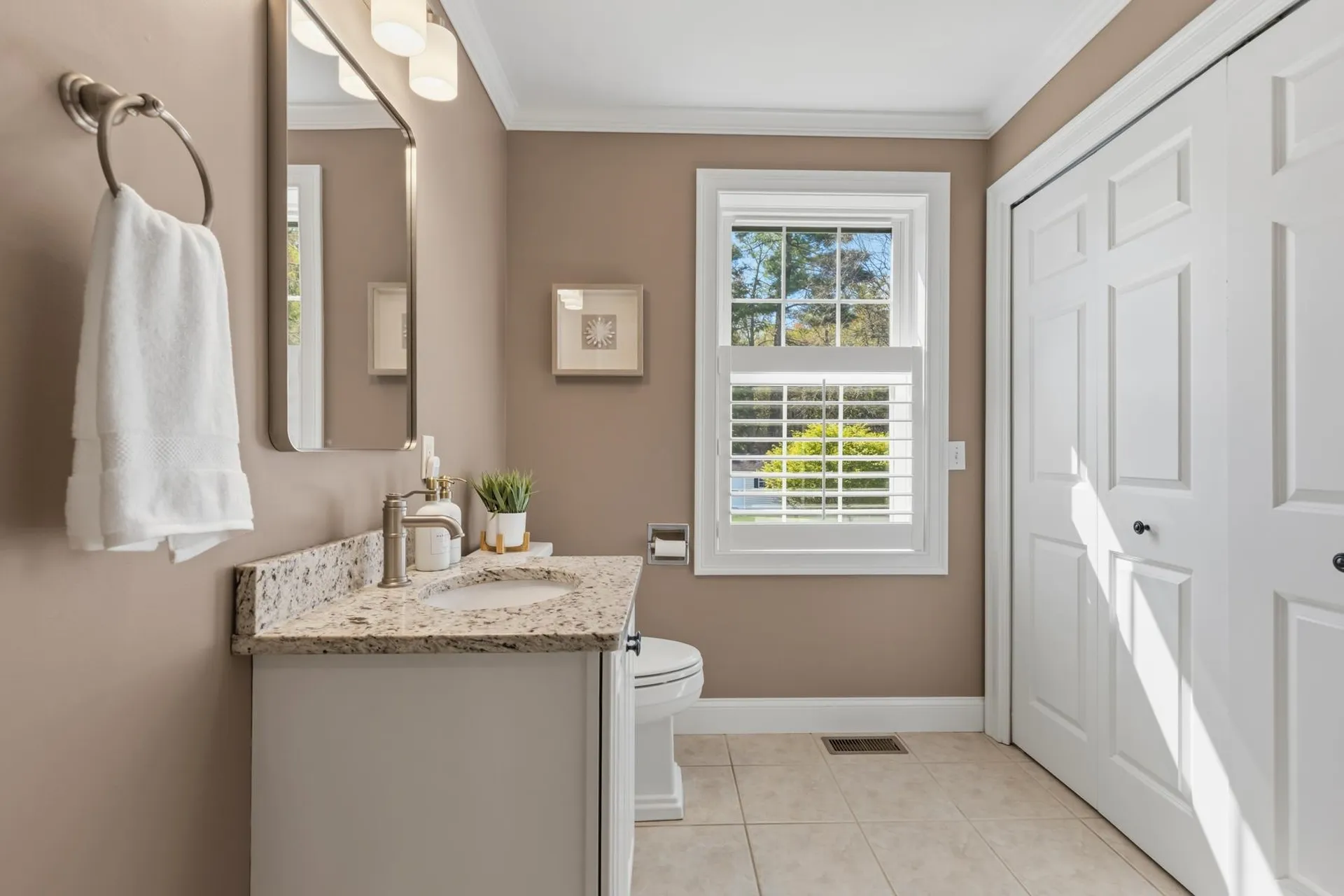 8 Lilac Way Stratham NH 03885