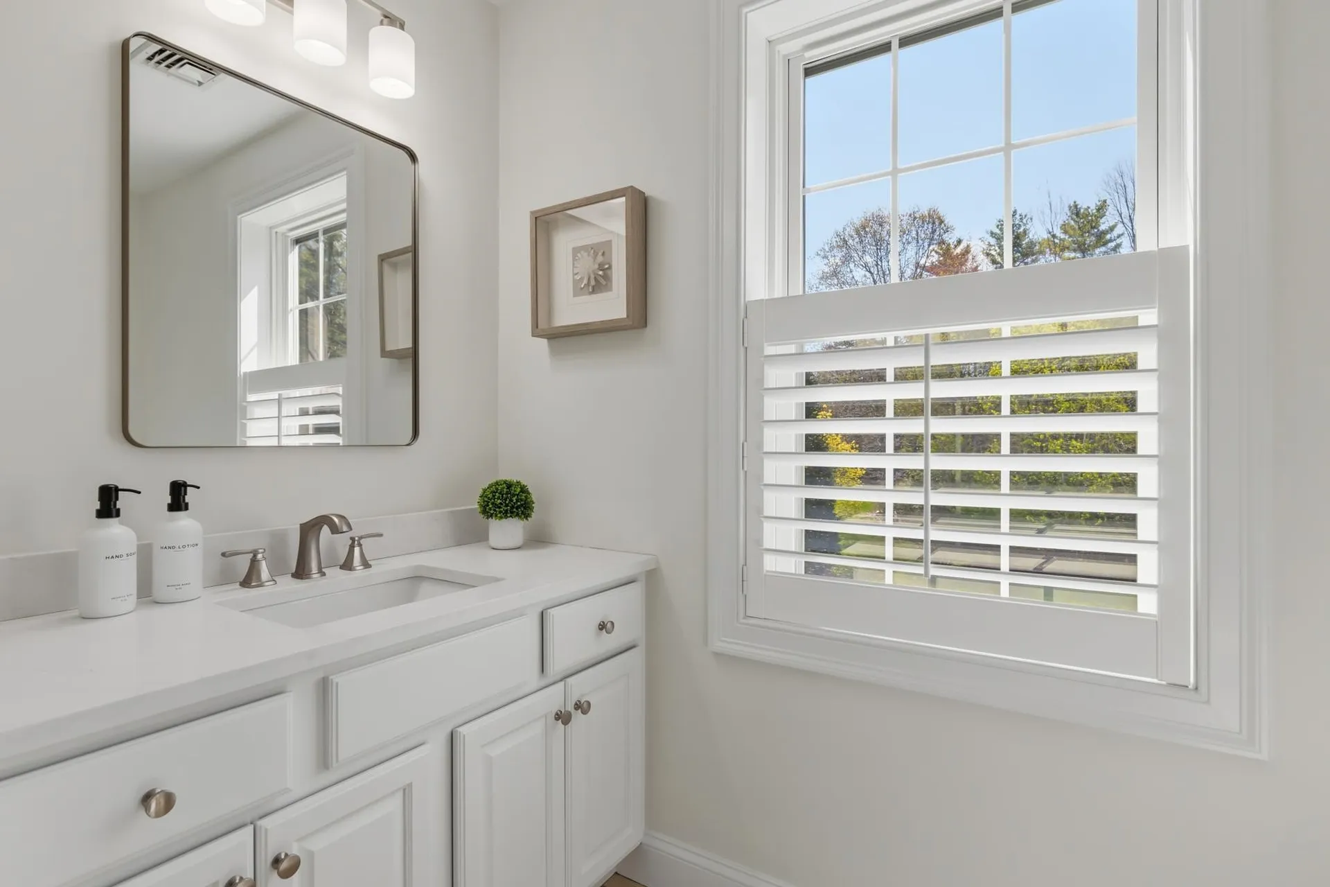 8 Lilac Way Stratham NH 03885