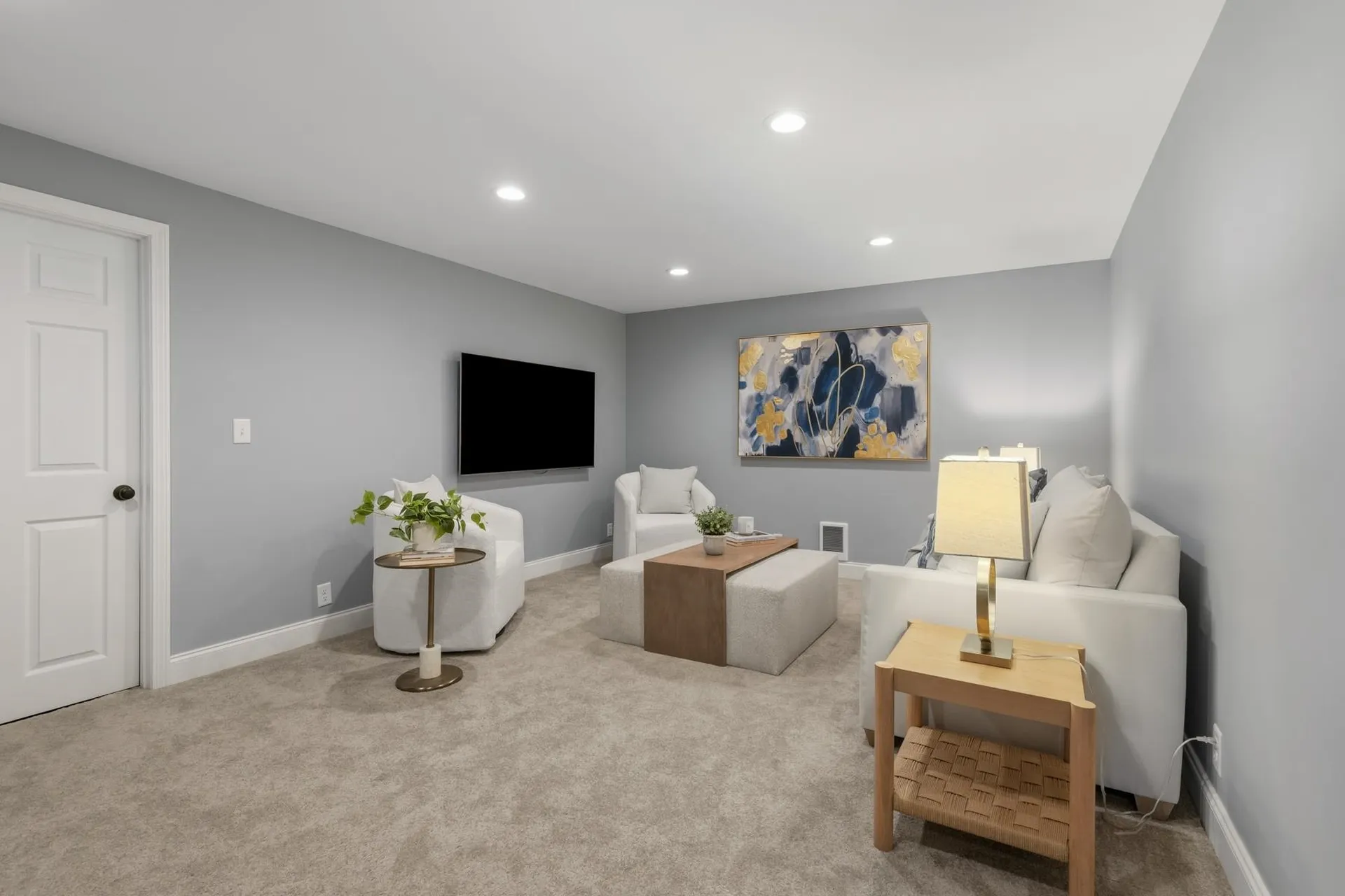 8 Lilac Way Stratham NH 03885