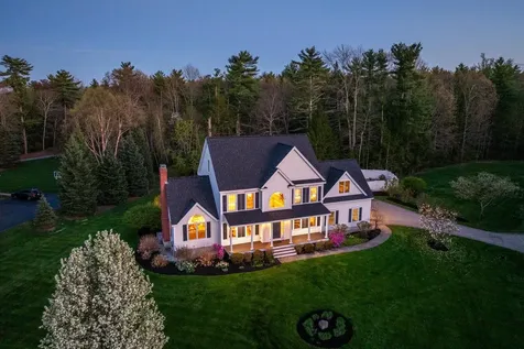 8 Lilac Way Stratham NH 03885