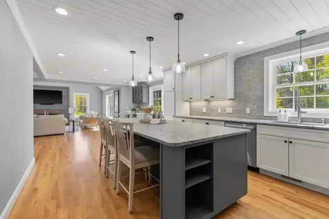 8 Lilac Way Stratham NH 03885
