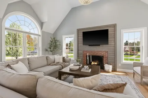 8 Lilac Way Stratham NH 03885