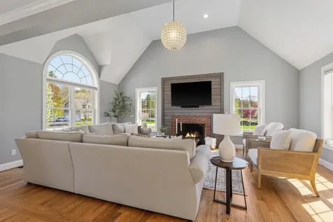 8 Lilac Way Stratham NH 03885