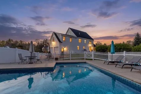 8 Lilac Way Stratham NH 03885
