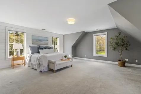 8 Lilac Way Stratham NH 03885