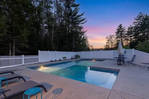 8 Lilac Way Stratham NH 03885