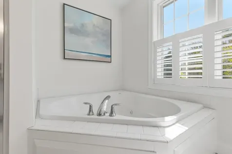 8 Lilac Way Stratham NH 03885
