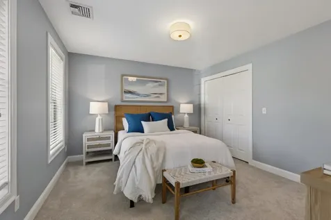 8 Lilac Way Stratham NH 03885