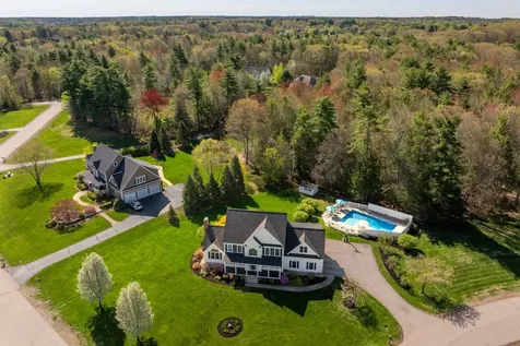 8 Lilac Way Stratham NH 03885