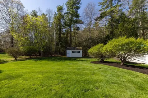 8 Lilac Way Stratham NH 03885