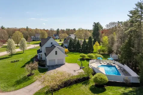 8 Lilac Way Stratham NH 03885