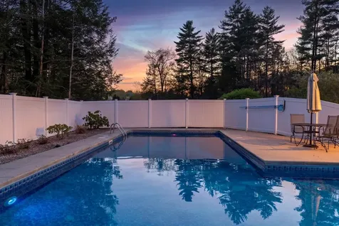 8 Lilac Way Stratham NH 03885