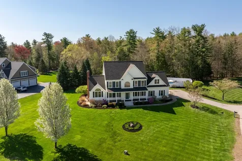 8 Lilac Way Stratham NH 03885